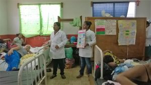 Students Natalia and Lidicy volunteer in the local maternity ward